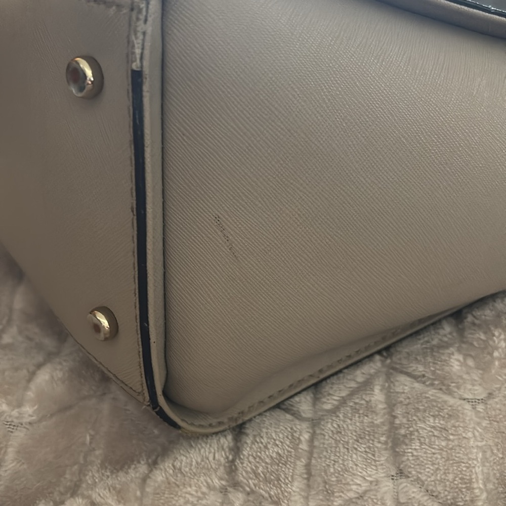 Kate Spade purse. This is a purse that can be rehabbed. - Picture 3 of 16